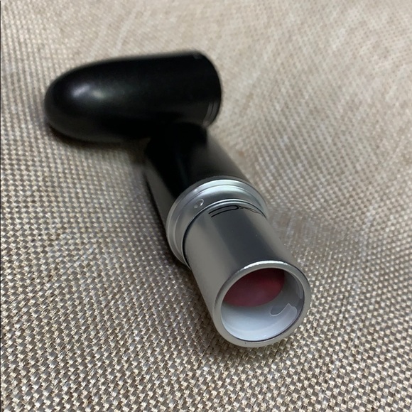 MAC Lipstick Amorous - Picture 7 of 8